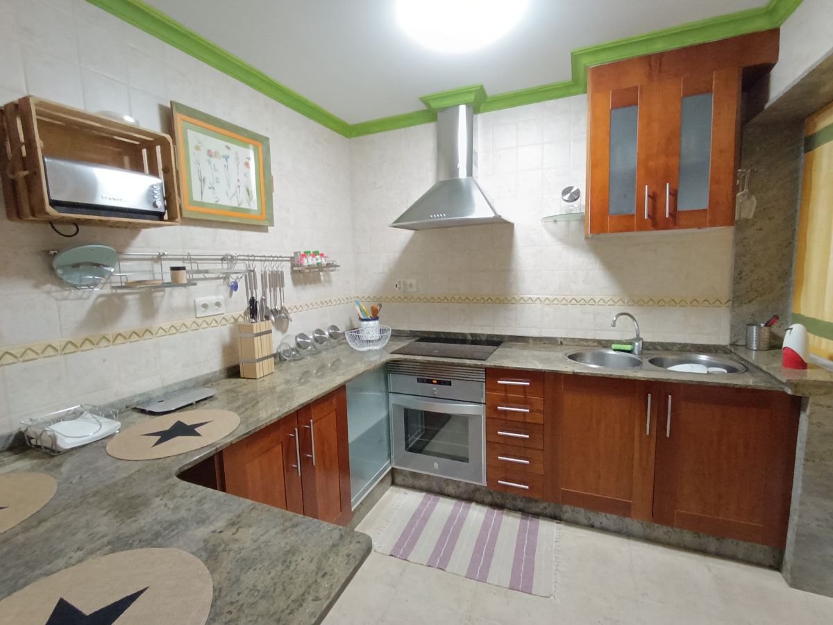 Piso amueblado de 3 dormitorios en Loureiro Crespo, Pontevedra